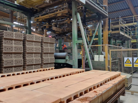 Decembra krčenje proizvodnje v evrskem območju