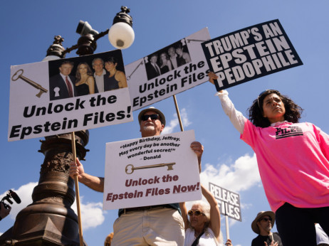 Три милиони страници за Епстајн одново го насочија вниманието кон Трамп