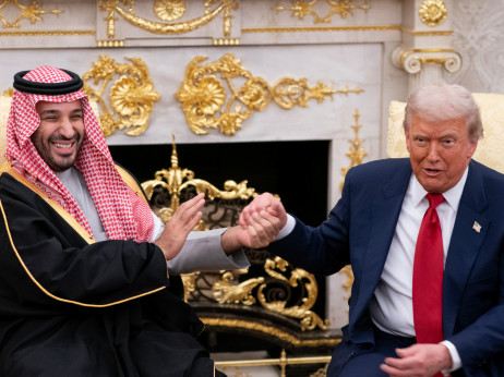 Trump kao Deda Mraz za saudijskog princa