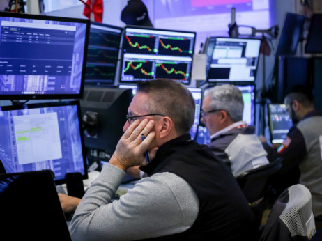 Ljudi gube posao - investitori aplaudiraju