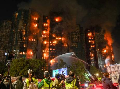 Што се знае досега за големиот пожар во Хонгконг: Брзо се проширил поради скелиња од бамбус