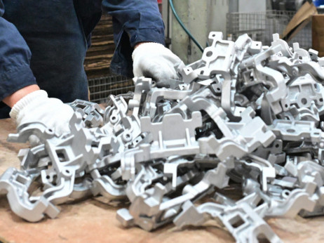 Njemačke proizvođače, nakon invazije kineskih EV-ova, pritišće i val jeftinih autodijelova