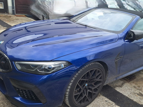 Kupec na Fursovi dražbi do športnega BMW M8 z močnim popustom