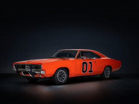 Na dražbi razprodali kultne filmske avtomobile. Kakšne cene so dosegli?