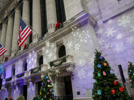 Borzni pregled: rekordni teden za plemenite kovine, blizu rekorda tudi S&P 500