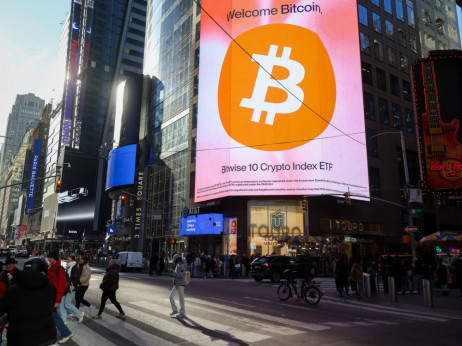 Bitcoin dosegao trosedmični maksimum nakon Madurovog svrgavanja