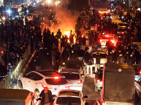 Trump nagovijestio da bi zasad mogao odustati od napada na Iran