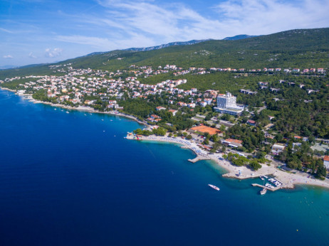 Kad mirovinski fondovi ne mogu postići dogovor - tko gubi? Budući umirovljenici! Donosimo detalje o Crikveničkom Jadranu