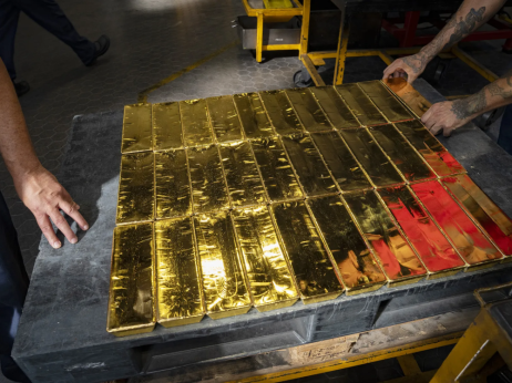 Zlato je premašilo 5.500 dolara, slaba likvidnost potaknula je rekordni rast