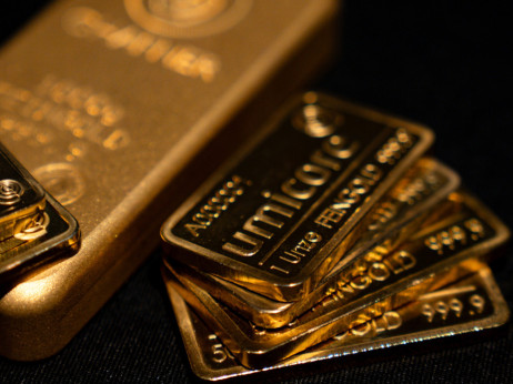Kupci se vraćaju zlatu, cijena ponovo premašila 5.000 USD