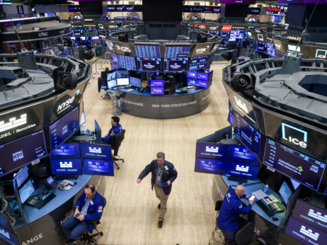 Akcije padaju zbog geopolitičkih tenzija, analitičari se nadaju stabilizaciji