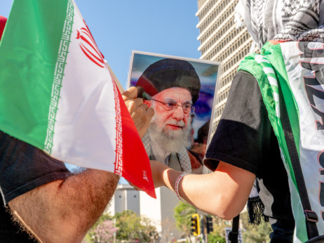 Smrt Khameneija izazvala podijeljene reakcije u Iranu - između tuge i slavlja