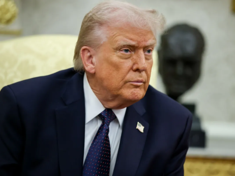 Трамп повика неколку земји да испратат воени бродови за отворање на Ормускиот Теснец