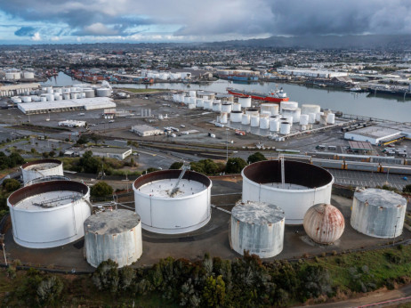 Sve više zemalja Zaljeva smanjuje proizvodnju, kriza nafte se produbljuje