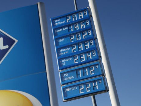 Cijena nafte pala 15 posto nakon poruka svjetskih lidera