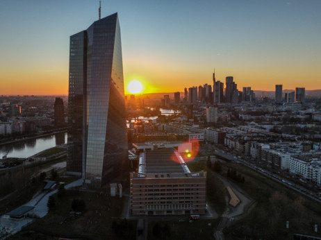 ECB će zadržati kamatne stope do početka 2028, smatraju ekonomisti