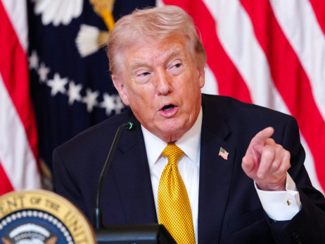 Trump zapretio napadom u utorak na iranske elektrane i mostove