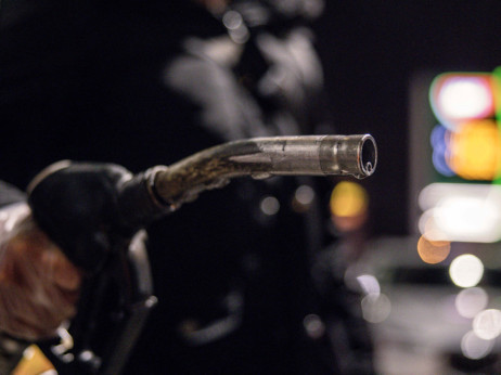 Trump gleda pogrešnu naftu: Dok WTI miruje, gorivo divlja