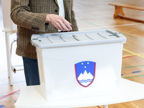 Udeležba na volitvah do 16. ure: dobra polovica volivcev oddala glas - zadnji podatki DVK