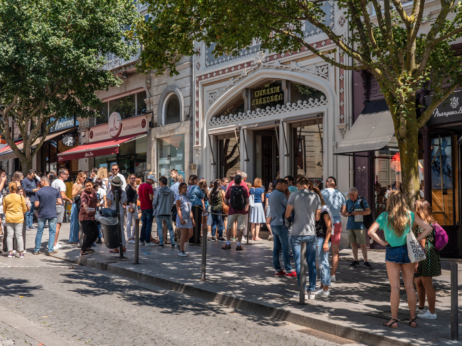 Svijet se guši od turista. Tko bi trebao platiti cijenu?