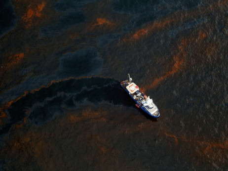 Irak pozvao kupce da preuzmu naftu, prolaz kroz Hormuški moreuz ponovo otvoren