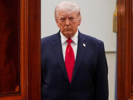 Trump prijeti udarom na iranske elektrane i mostove u utorak