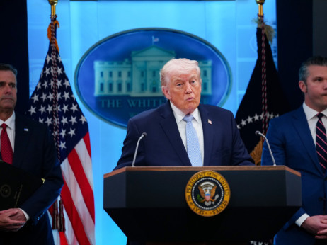 Trump: Otvaranje Hormuza i prekid sukoba moraju biti istovremeno