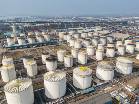 „Голдман Сакс“ ја зголеми прогнозата за цената на нафтата