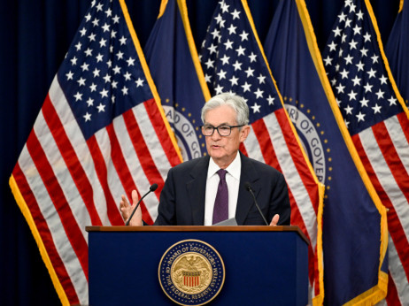 Podijeljeni zvaničnici Feda zadržali kamatne stope, Powell ostaje kao guverner
