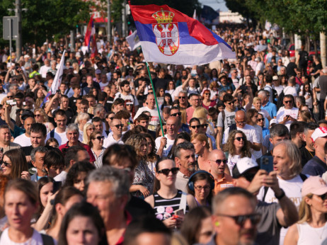 Skup na poziv studenta u blokadi na Trgu Slavija je završen, incidenti na ulicama Beograda