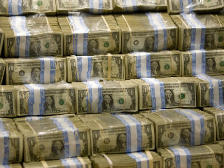 Dolar kao siguran izbor u eri visokih kamatnih stopa