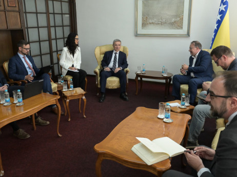 Cijena političke komocije: Zašto su vlasti izabrale London umjesto MMF-a