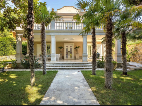 Deset najdražjih hiš, ki trenutno iščejo kupca v Sloveniji