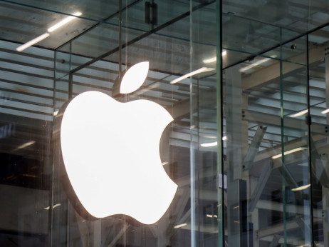 Stakleni iPhone za Appleovu 20. godišnjicu ipak stiže 2027.