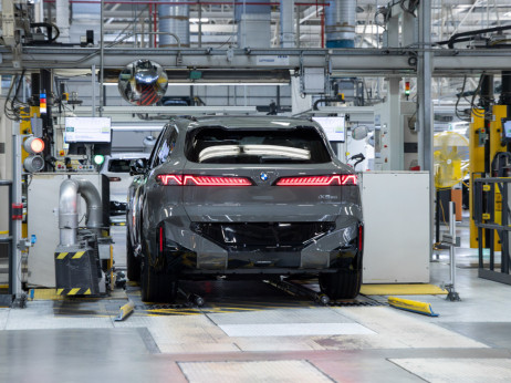 BMW uz pomoć AI-ja reže broj menadžerskih pozicija
