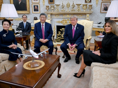 Средба на Трамп и Шји со голема помпезност, но мала суштина