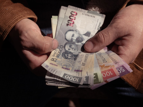 Meksički pezo među najvećim gubitnicima zbog bijega carry trgovaca