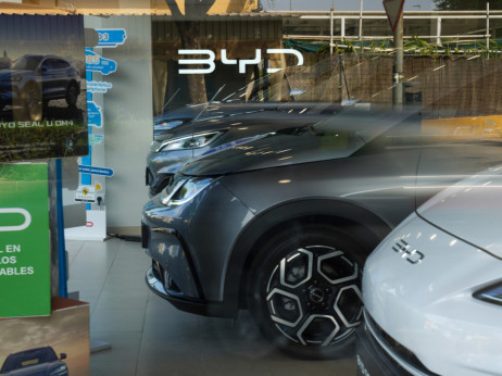 EU planira ograničiti uvoz kineskih hibridnih automobila kako bi zaštitila sektor