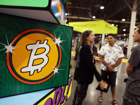 Bitcoin ponovo jača i vraća se iznad 82.000 dolara