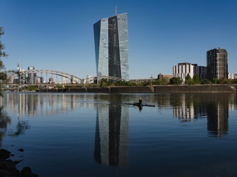 ECB bi u decembru mogao podići kamate ako se inflacija ne smiri