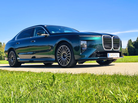 Luksuzna BMW serija 7: Putovanje u prvoj klasi – pet stvari za danas