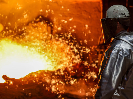 U Njemačkoj industrija tone, dok sektor usluga raste
